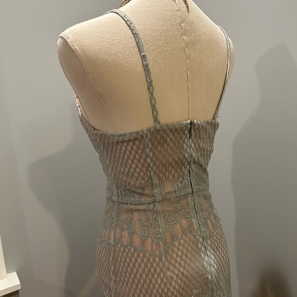 Lace Midi Dress - Picture 3 of 3